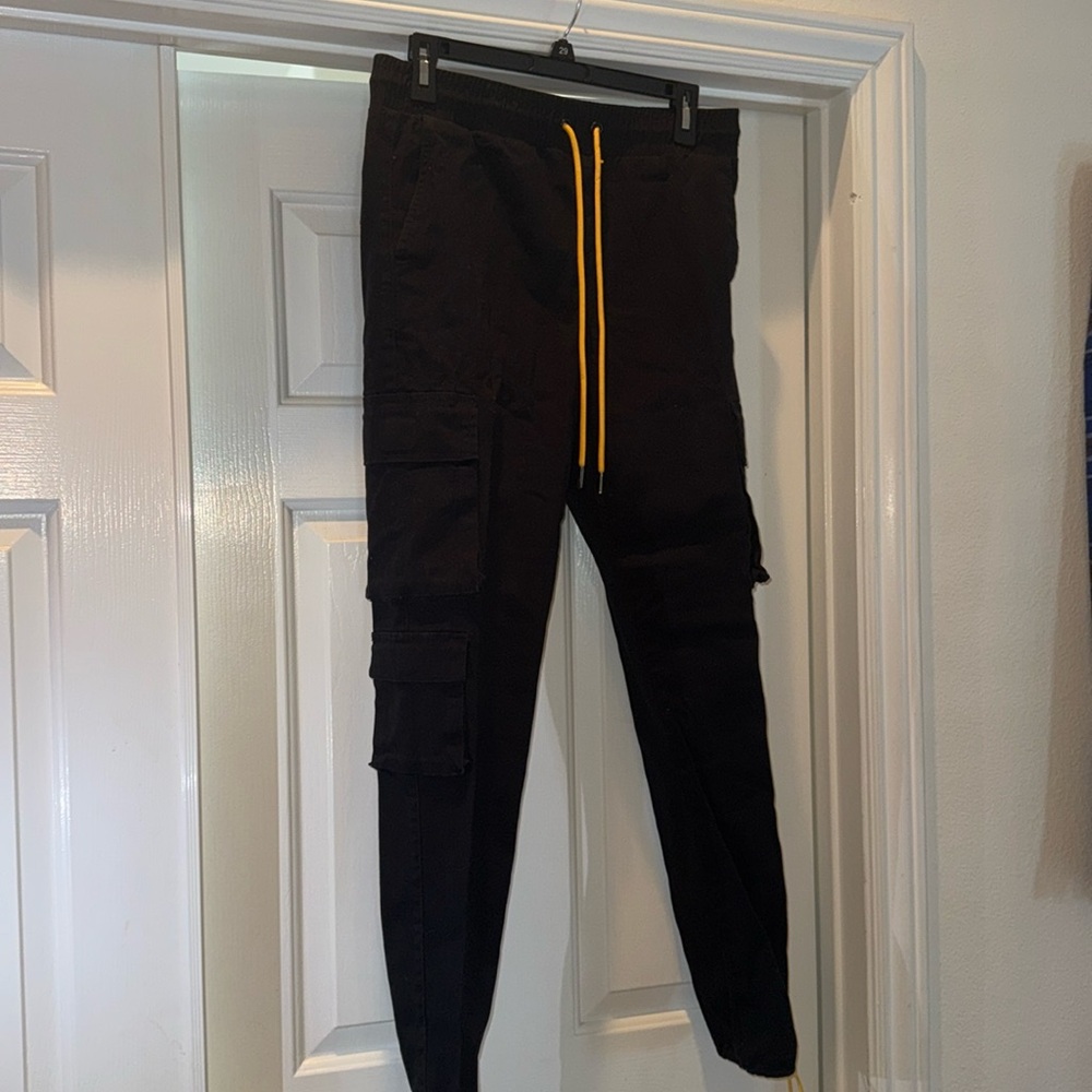 Young and Reckless cargo joggers size S BLACK